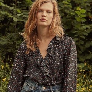 Dôen Hardy Top, Size Small. Navy Motif Print. Perfect condition.